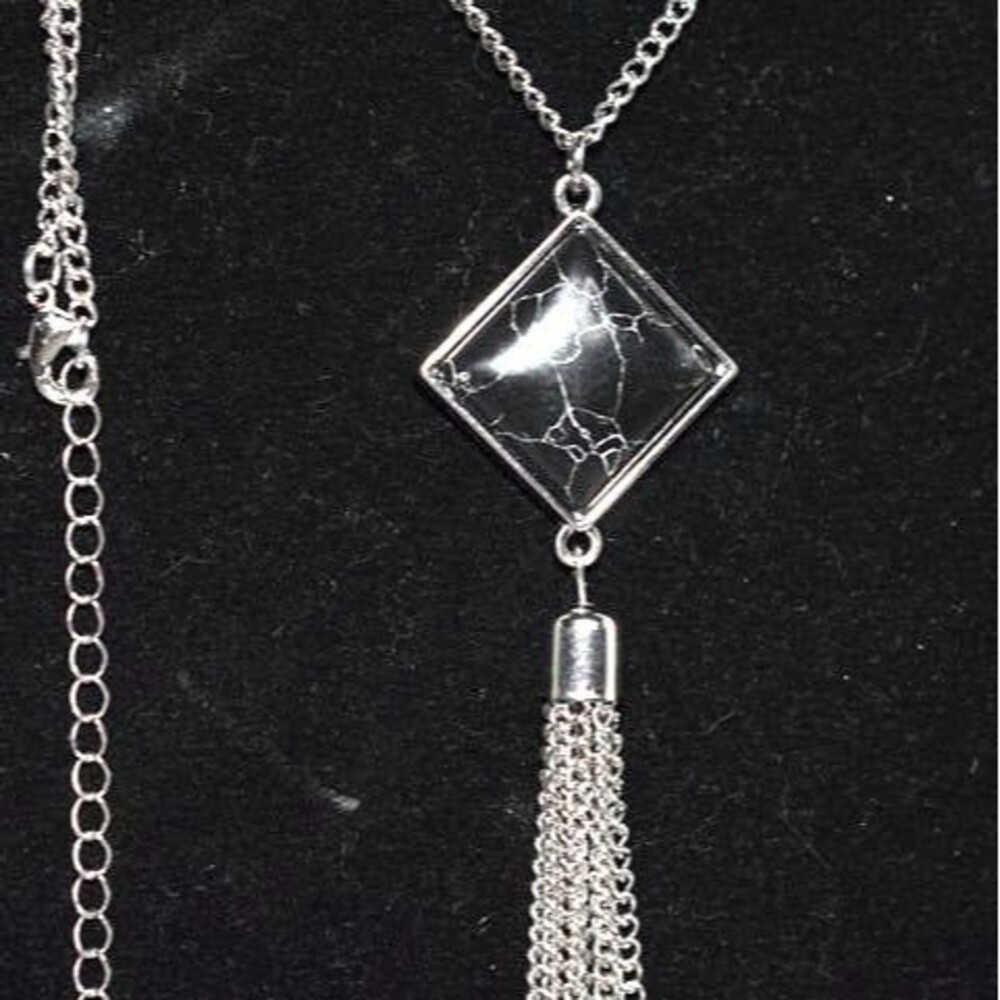 Stunning Howlite Center Stone Tassel Pendant Silver Tone Chain Link 38" Necklace